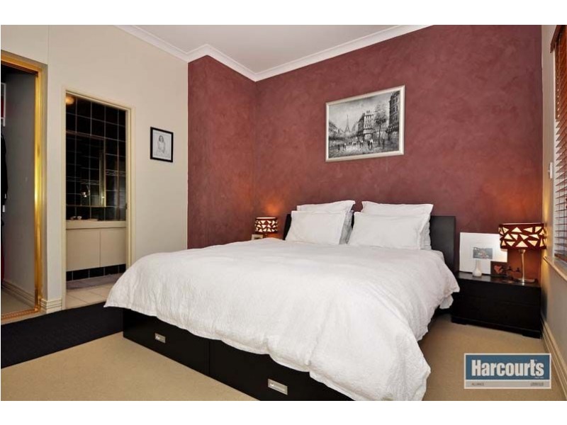 5 Berkley Road, Marangaroo WA 6064