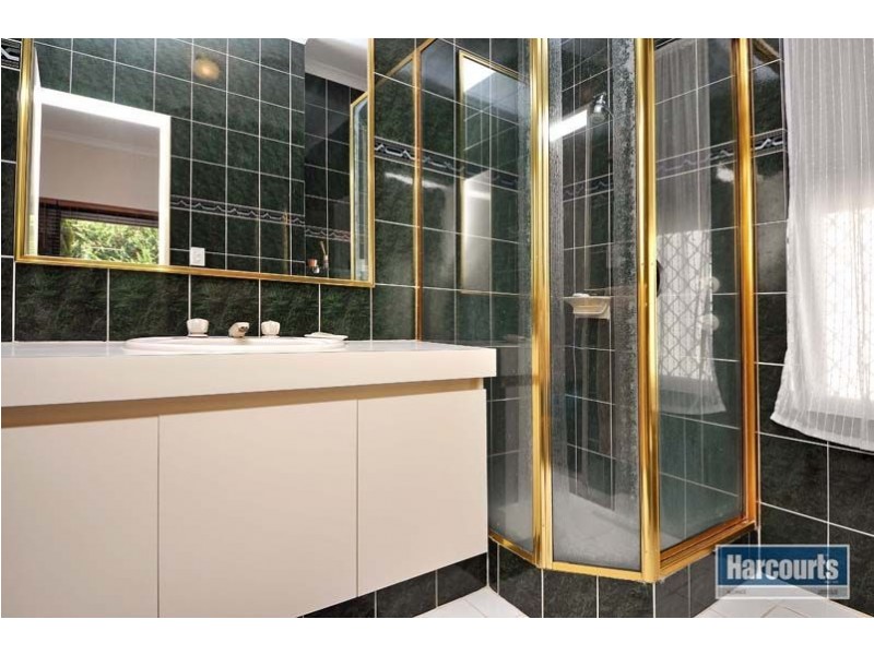 5 Berkley Road, Marangaroo WA 6064