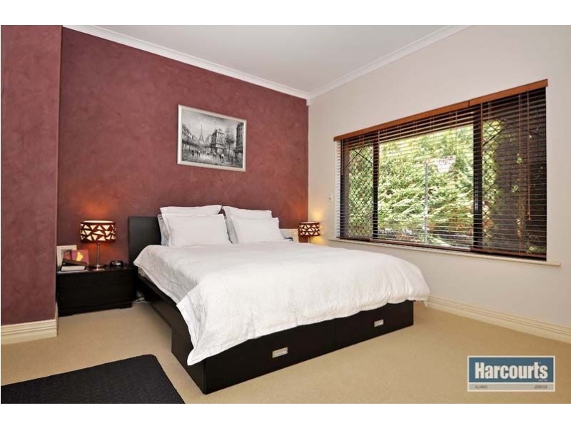 5 Berkley Road, Marangaroo WA 6064