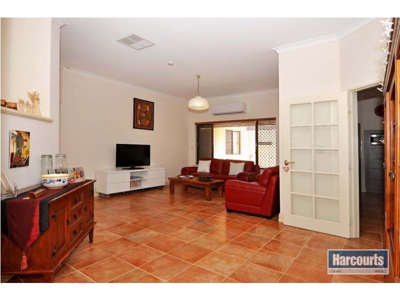 5 Berkley Road, Marangaroo WA 6064