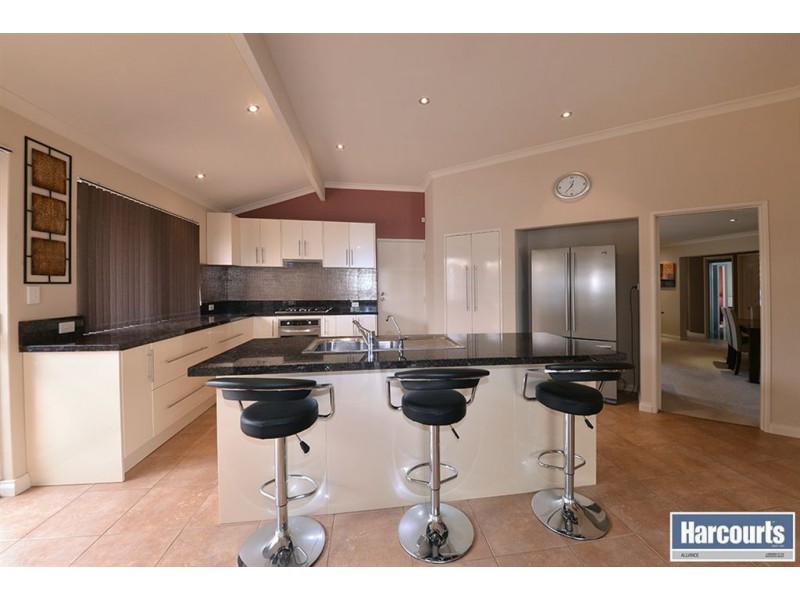 6 La Grange Loop, Currambine WA 6028
