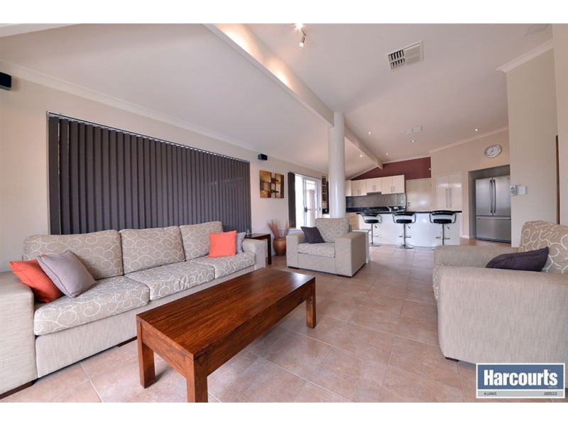6 La Grange Loop, Currambine WA 6028