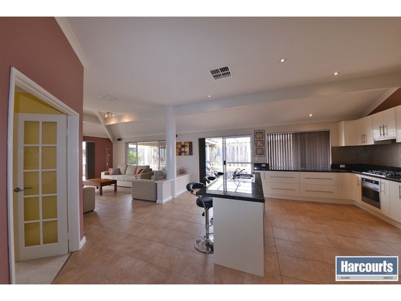 6 La Grange Loop, Currambine WA 6028
