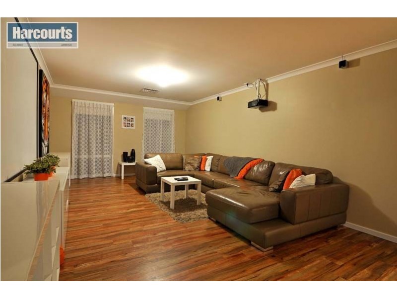 27 Windjammer Parkway, Jindalee WA 6036