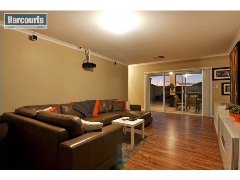 27 Windjammer Parkway, Jindalee WA 6036