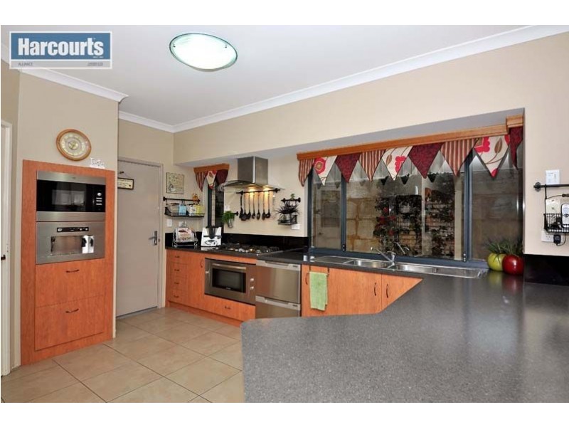 10 Beckman Road, Tapping WA 6065