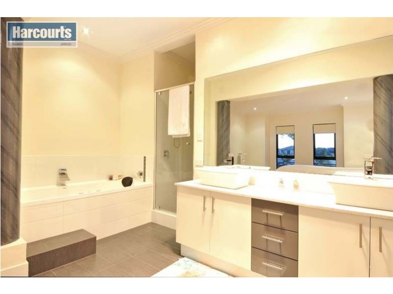 14 Kembla Circle, Madeley WA 6065