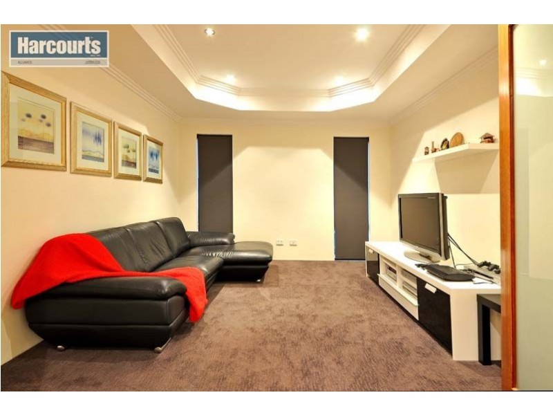 14 Kembla Circle, Madeley WA 6065