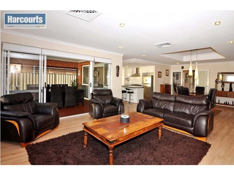 22 Fineview Crescent, Carramar WA 6031