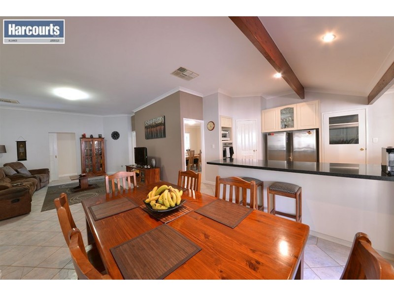 11 Raffles Court, Currambine WA 6028