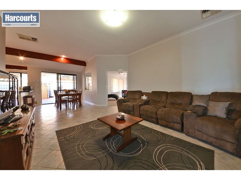 11 Raffles Court, Currambine WA 6028
