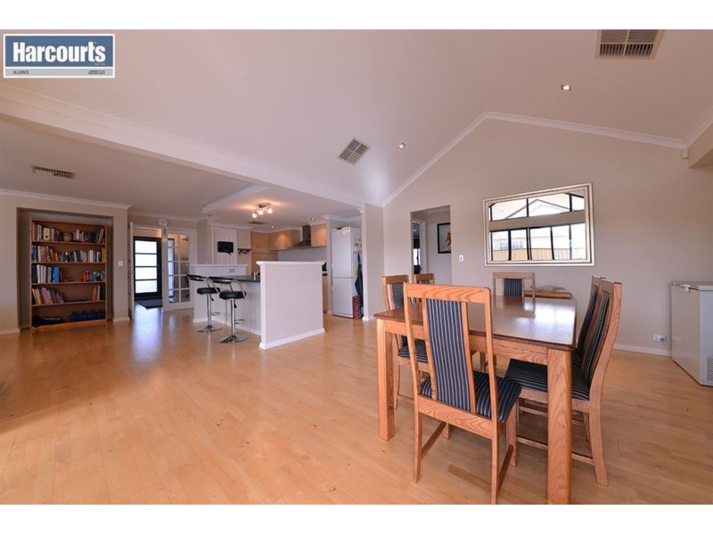 38 Keanefield Drive, Carramar WA 6031