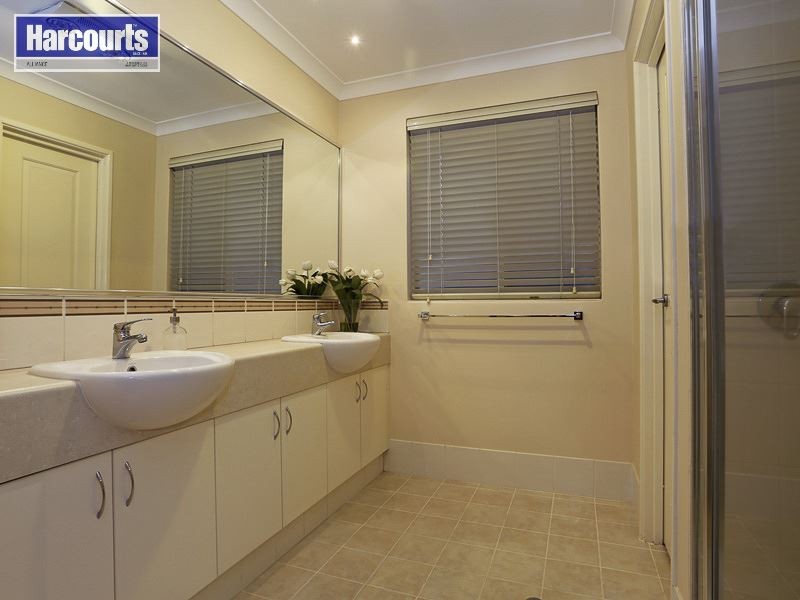 28 Bingarra Crescent, Tapping WA 6065