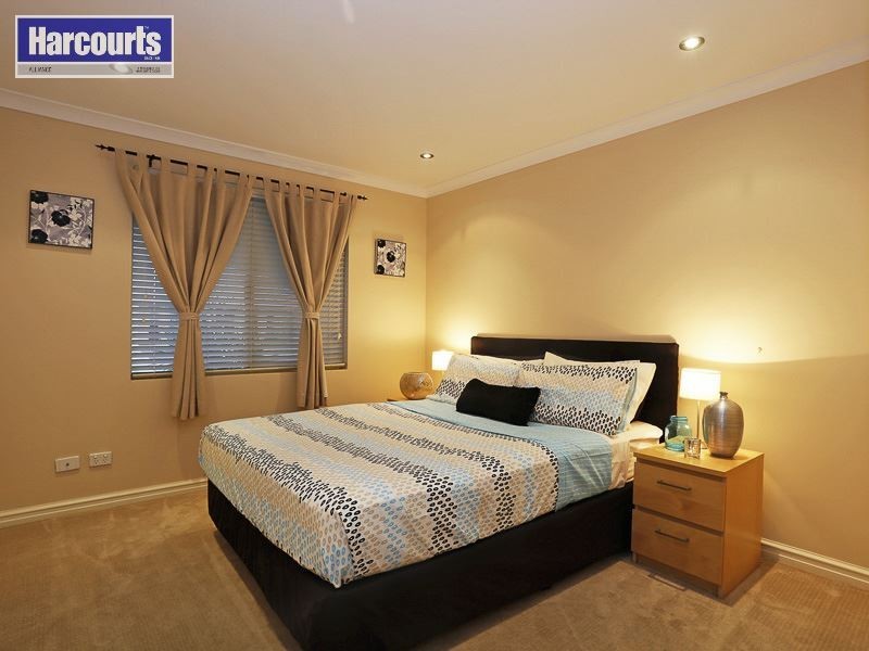 28 Bingarra Crescent, Tapping WA 6065