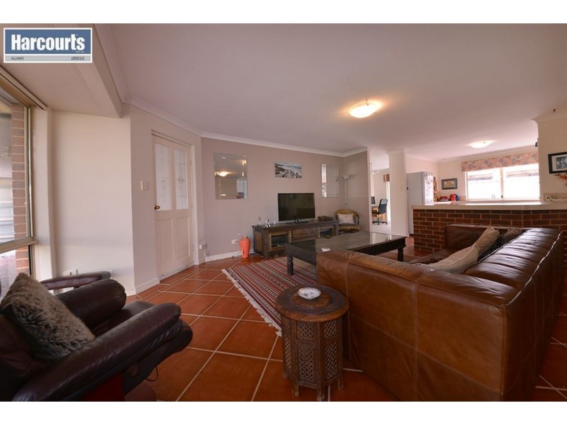 2 Yale Lane, Currambine WA 6028