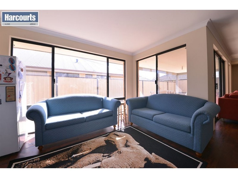 14 Stanbroke Turn, Carramar WA 6031