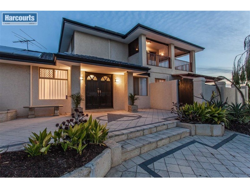 1 Crew Court, Ocean Reef WA 6027