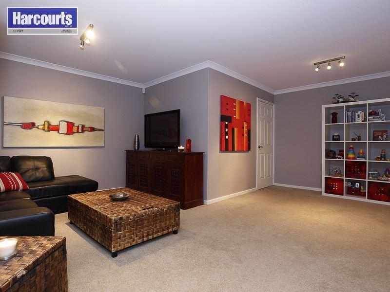 30 Monaltrie Loop, Carramar WA 6031