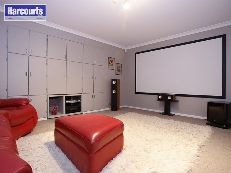 30 Monaltrie Loop, Carramar WA 6031