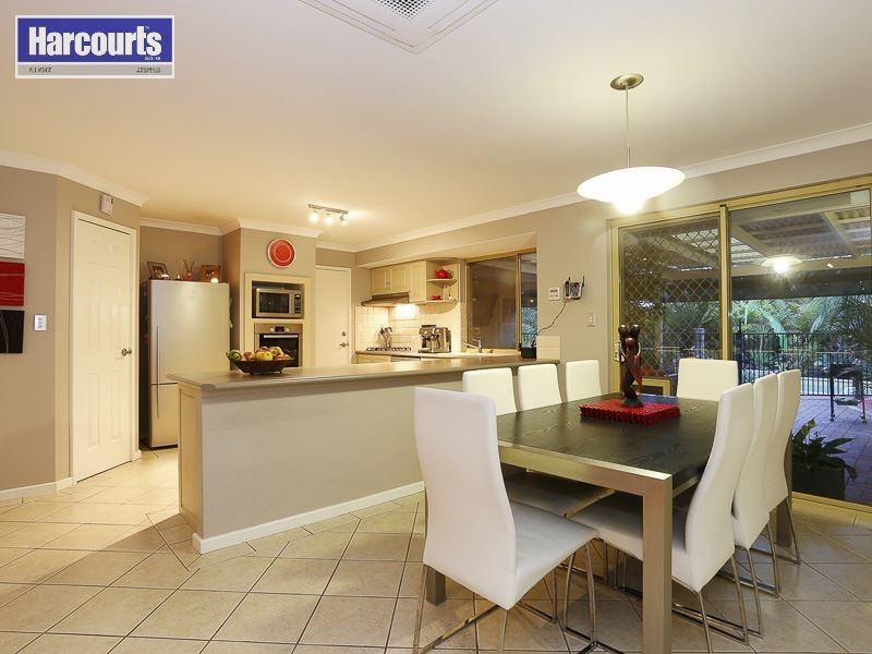 30 Monaltrie Loop, Carramar WA 6031