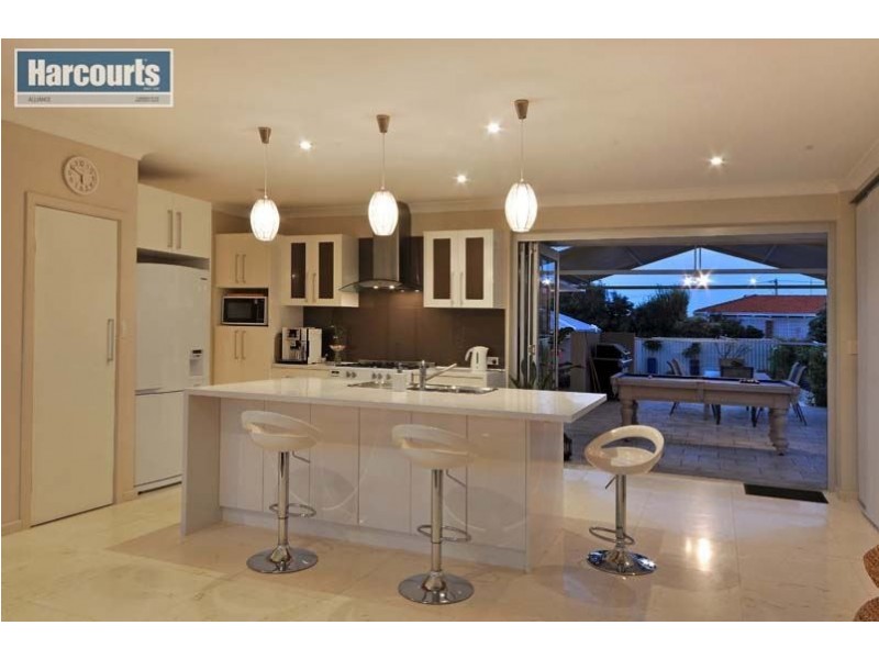 7 Iluka Avenue, Mullaloo WA 6027