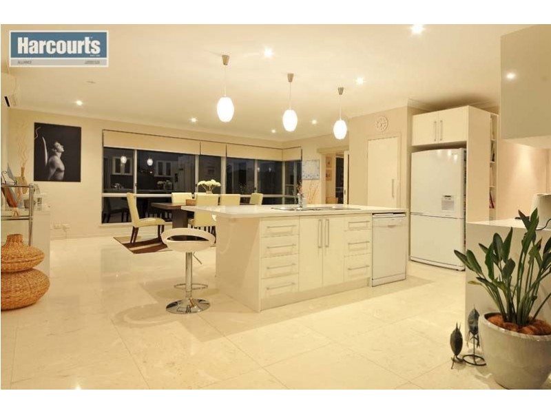 7 Iluka Avenue, Mullaloo WA 6027