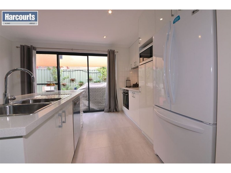 14/40 Hollins Bend, Madeley WA 6065