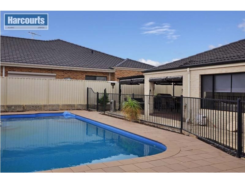 32 Bramley Loop, Madeley WA 6065
