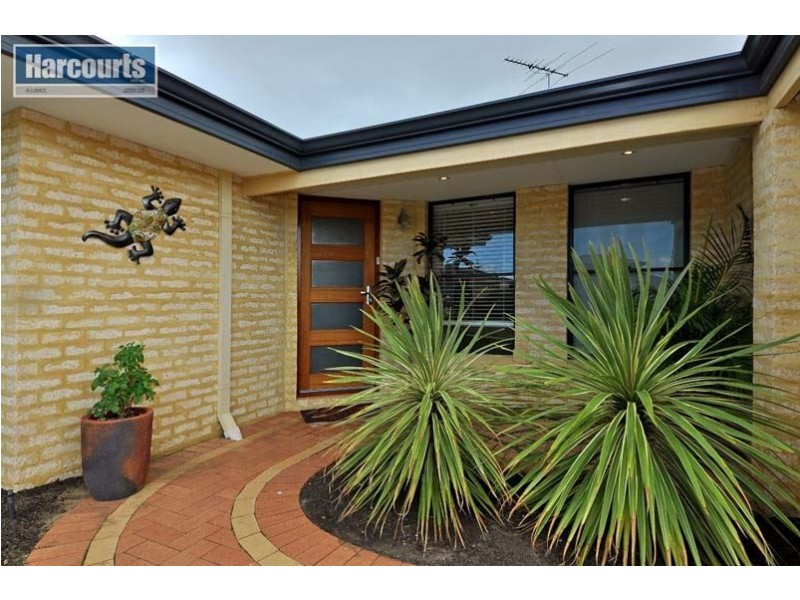 8 Annandale Circle, Kinross WA 6028