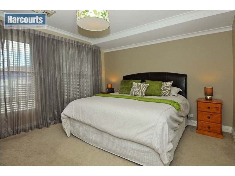 8 Annandale Circle, Kinross WA 6028