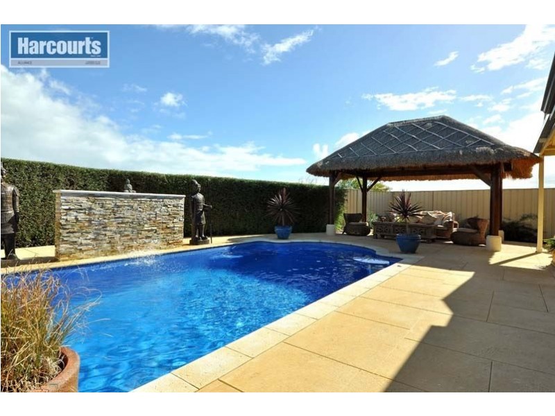 8 Annandale Circle, Kinross WA 6028