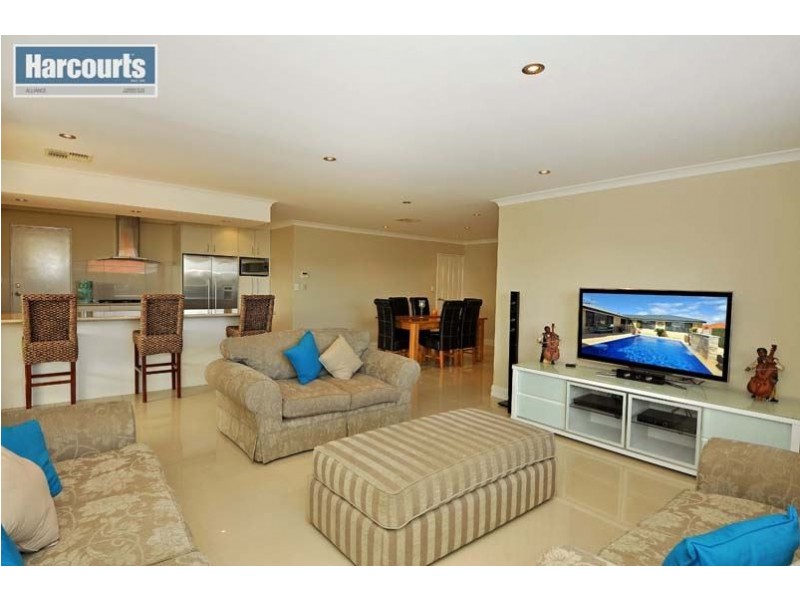 8 Annandale Circle, Kinross WA 6028