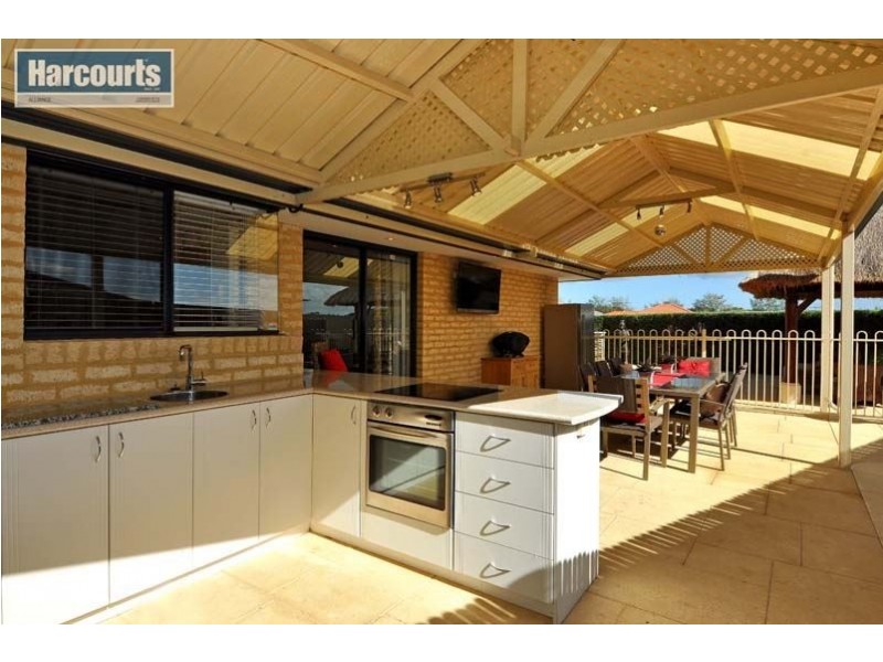 8 Annandale Circle, Kinross WA 6028