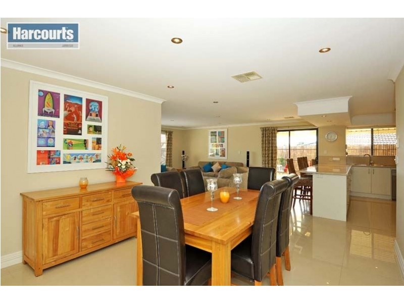 8 Annandale Circle, Kinross WA 6028