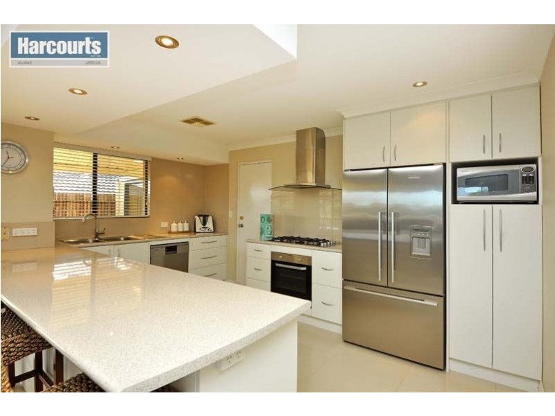 8 Annandale Circle, Kinross WA 6028