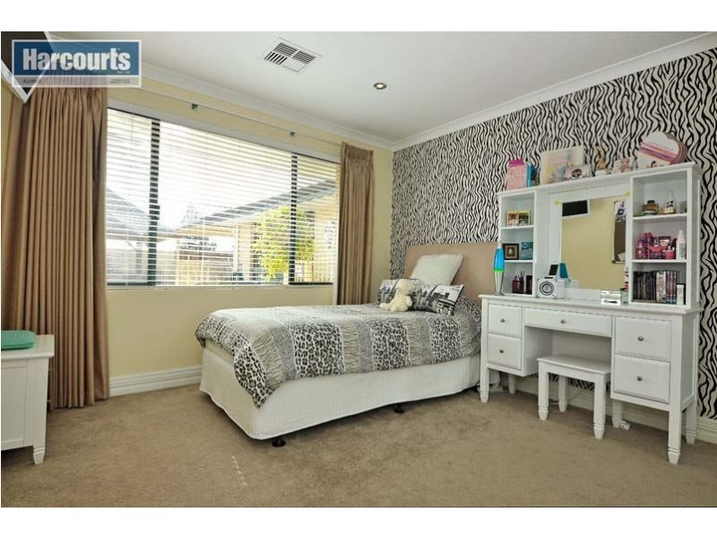 8 Annandale Circle, Kinross WA 6028