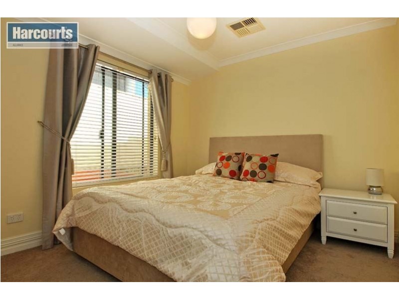 8 Annandale Circle, Kinross WA 6028