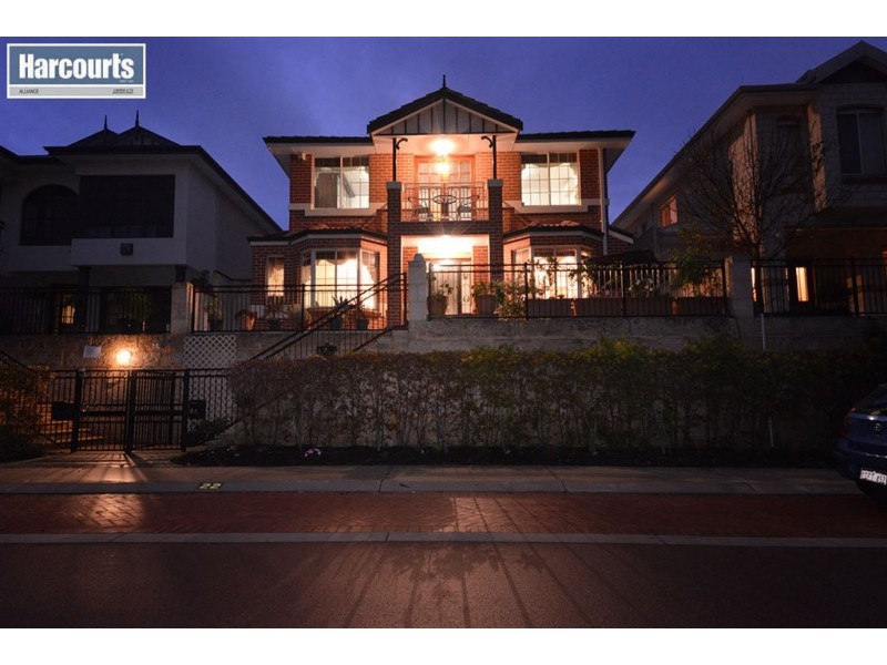 22 Moonflight Crescent, Iluka WA 6028