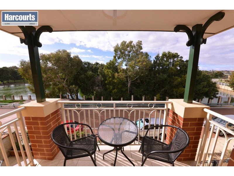 22 Moonflight Crescent, Iluka WA 6028