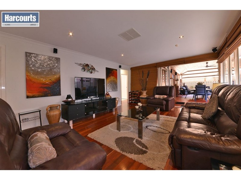 22 Moonflight Crescent, Iluka WA 6028