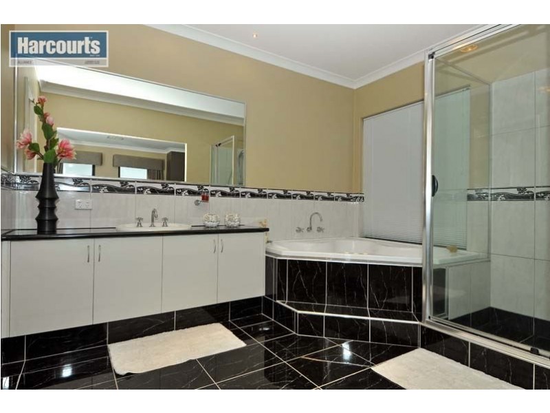 31 Russell Road, Madeley WA 6065