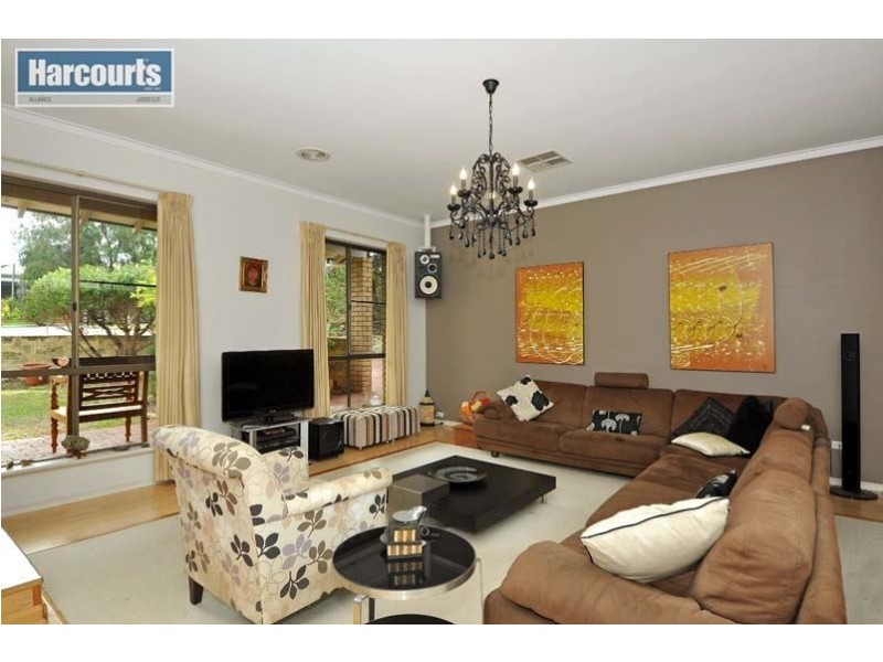 5 Kiah Court, Kingsley WA 6026