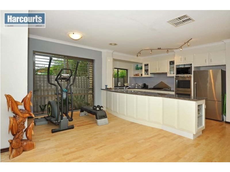 5 Kiah Court, Kingsley WA 6026