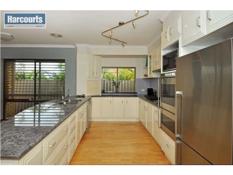 5 Kiah Court, Kingsley WA 6026