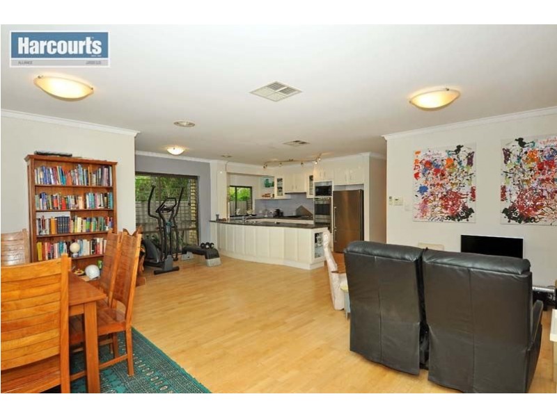 5 Kiah Court, Kingsley WA 6026