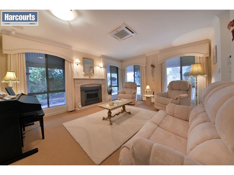 22 Monaltrie Loop, Carramar WA 6031