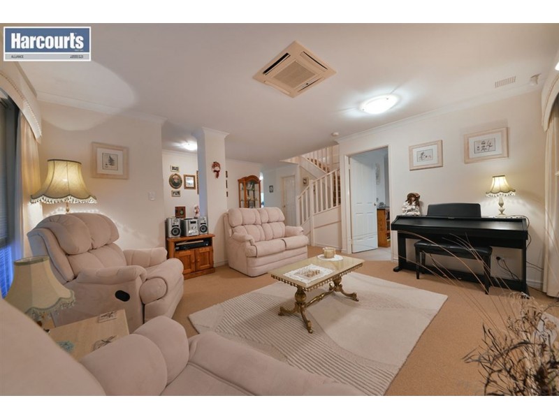 22 Monaltrie Loop, Carramar WA 6031