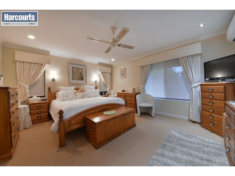 22 Monaltrie Loop, Carramar WA 6031