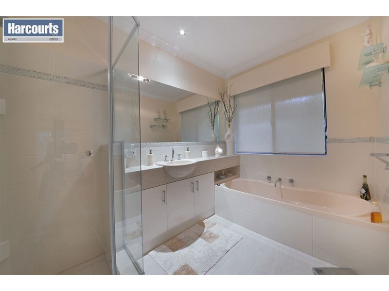 22 Monaltrie Loop, Carramar WA 6031