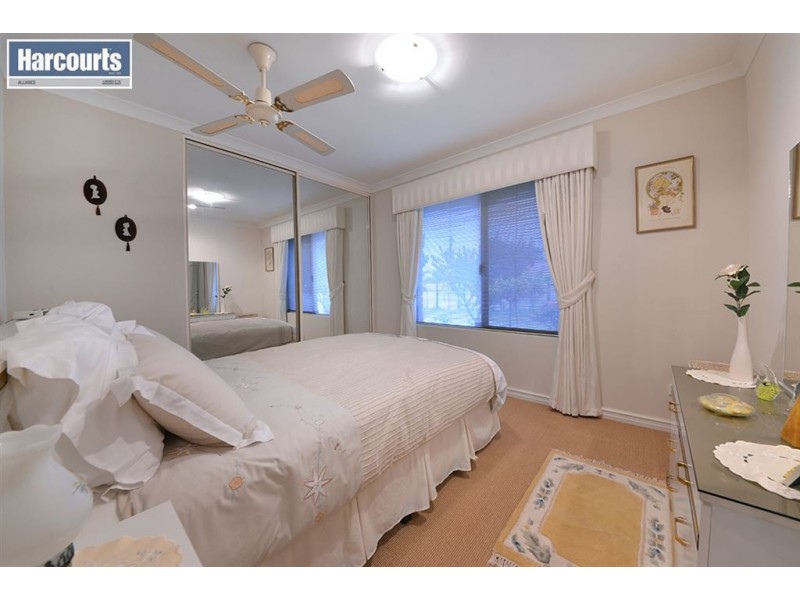 22 Monaltrie Loop, Carramar WA 6031